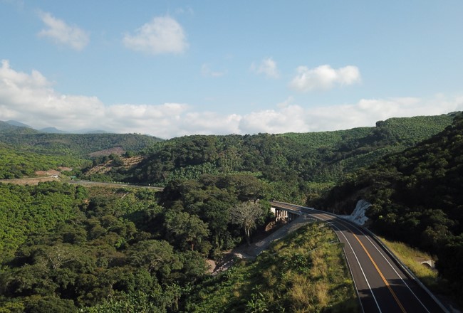 autostrada Forseta verde cielo nuvole bianche soleggiato