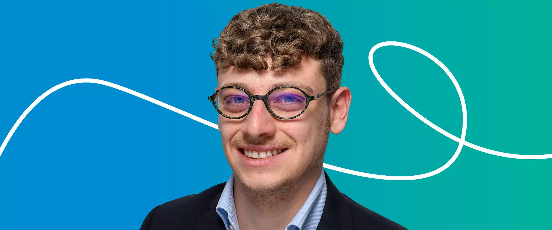 Foto di Vito con dietro sfondo Mundys